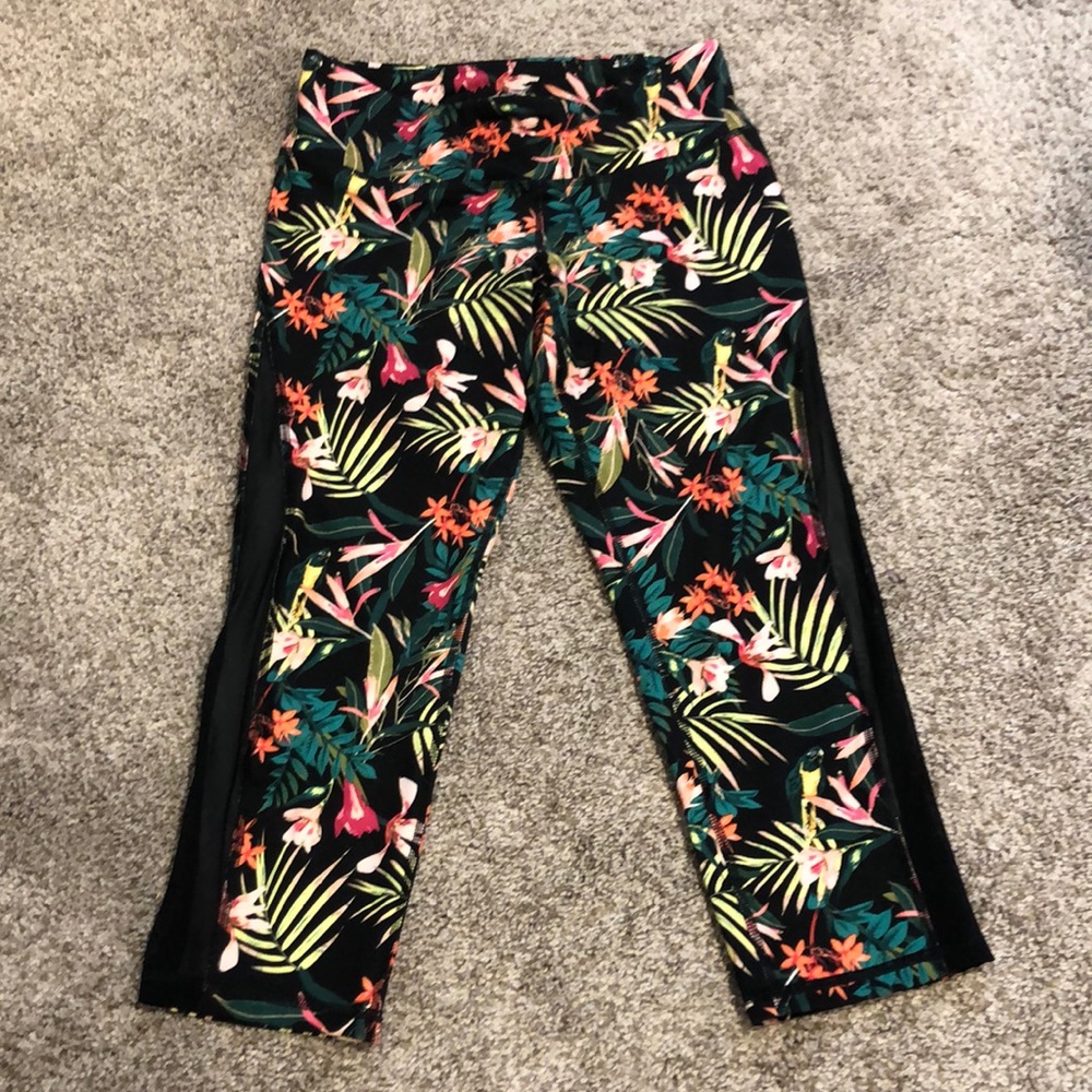 Old Navy cropped leggings with mesh detail